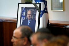 Izrael se loučí s Šimonem Peresem, na pohřeb s předstihem přiletěl Bill Clinton
