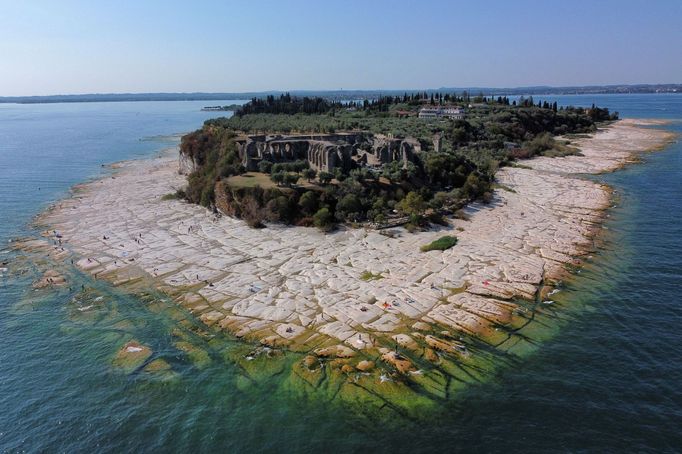 Gardské jezero vyschlo téměř na rekordní minimum.