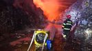 Zásahu požáru skládky volně uložených plastů u obce Rynholec. Jde o rozlohu cca 200x200 metrů o výšce okolo 5 metrů.