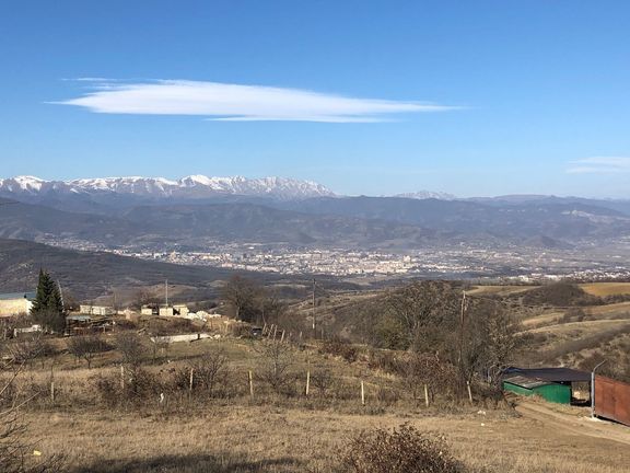 Největší karabašské město Stěpanakert zůstalo v rukou Arménů, ale ze Šuši na kopci ho mají Ázerbájdžánci jako na dlani.