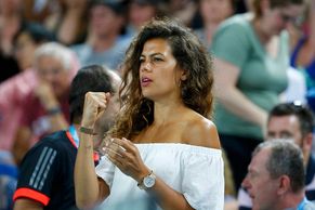 Ptačí nálet, vedro i krásné přítelkyně. První týden Australian Open obrazem