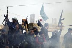Syrští povstalci dobyli leteckou základnu u Damašku