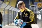 Německo má za sebou první zápasy duchů, Dortmund slavil v bezpečných rozestupech