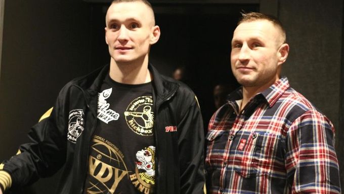 Tojla Hunanyan a Luboš Šuda (vpravo), největší boxerské hvězdy galavečera bojových sportů v Lucerně.
