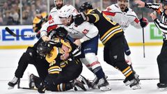 David Pastrňák v zápase NHL 2019-20 s Washingtonem