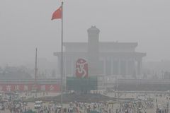 Pekingský strašák zažehnán. Smog neohrozí zdraví