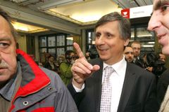 Fischer upevnil pozici, volilo by ho 30,1 % voličů