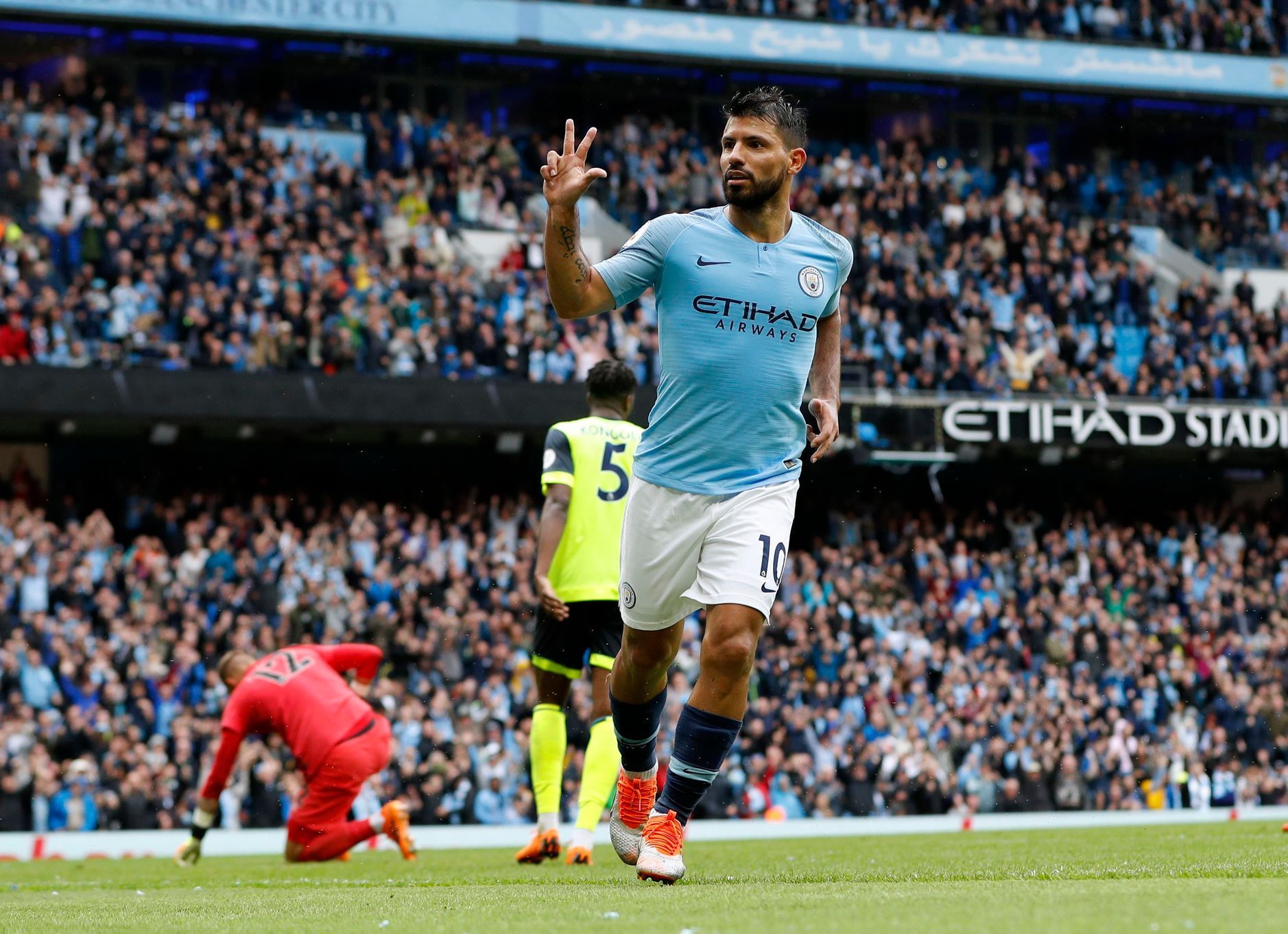 2. kolo Premier League 2018/19: Manchester City - Huddersfield: Sergio Agüero slaví pátý gól Citizens.
