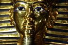 Za Tutanchamonovou hrobkou jsou další místnosti. Vědci doufají v objev legendární královny Nefertiti