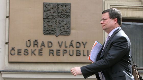 Vláda se sešla, aby podala demisi