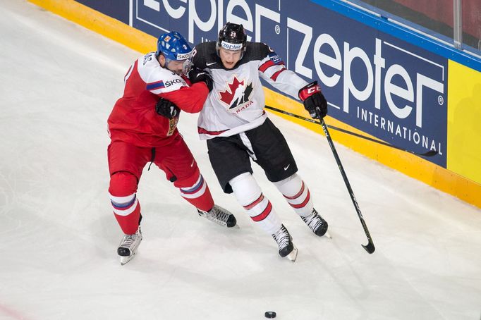 MS 2017, Česko-Kanada: Radko Gudas -  Nathan MacKinnon