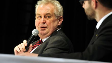 Klimeš: Zeman paroduje prezidentské návštěvy krajů
