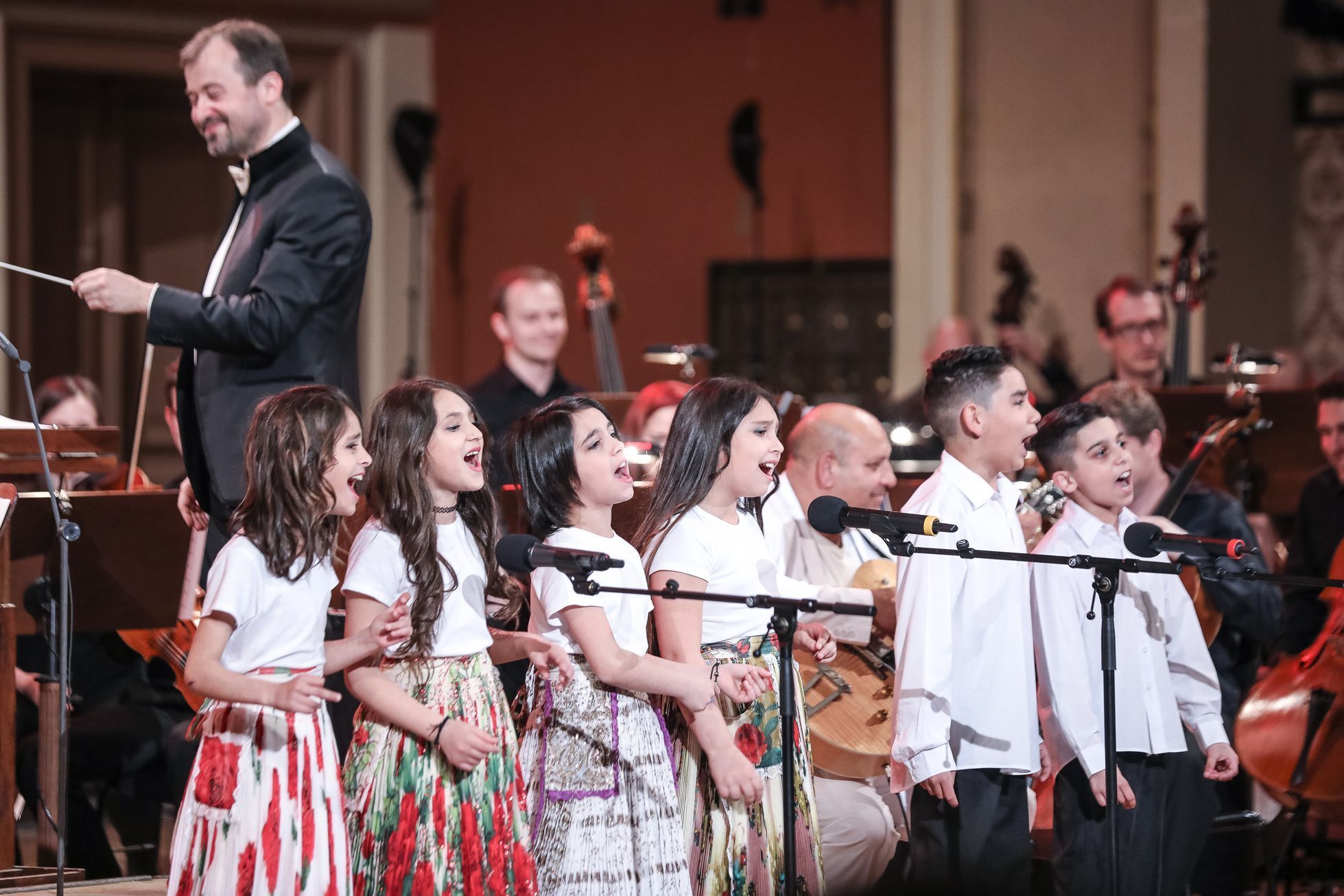 Dětský romský sbor Čhavorenge a Ida Kelarová - koncert na Den Romů v Rudolfinu