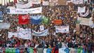 "Mladí v boji", hlásá transparent demonstrantů v Aix-en-Provence