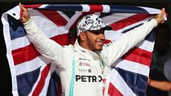 Pilot Mercedesu Lewis Hamilton slaví titul mistra světa formule 1 po GP USA 2019