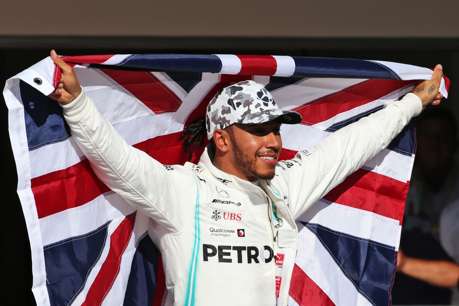 Pilot Mercedesu Lewis Hamilton slaví titul mistra světa formule 1 po GP USA 2019