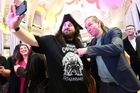 Momentka z volebního štábu Pirátů, kteří sledovali volební výsledky do Poslanecké sněmovny, 4. října 2025, Praha.