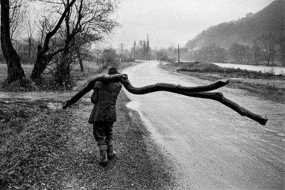 Karel Cudlín: Zakarpatska Oblast, 1994, černobílá fotografie, kinofilm.