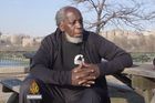 Po 44 letech ve vězení zažil kulturní šok. Každý se sluchátky v uších je pro něj agent CIA