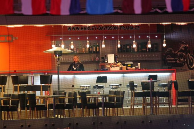 Hokej, KHL, Lev Praha - Dynamo Moskva: prázdná restaurace