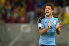 Suárez oslavil návrat po trestu za kousnutí vyrovnávacím gólem v Brazílii