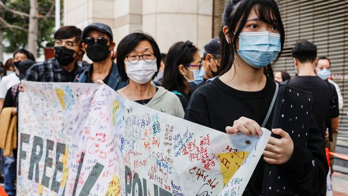 Foto: Největší protest od začátku pandemie. V Hongkongu zatkli poslední opozičníky