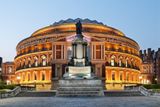 Pro svého zesnulého manžela nechala v Londýně postavit Albertův památník (Prince Albert Memorial), jenž byl odhalen v roce 1872. A v Londýně stojí také Královská Albertova hala umění a vědy (Royal Albert Hall), kde se koná řada kulturních akcí. Princ zvažoval výstavbu staveb pro různorodé veřejné akce již od roku 1851, otevření haly se však nedočkal.