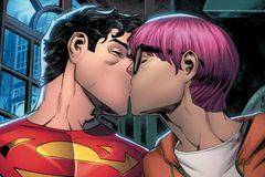 Ze Supermana je bisexuál. V novém komiksu čelí klimatické krizi a brání uprchlíky