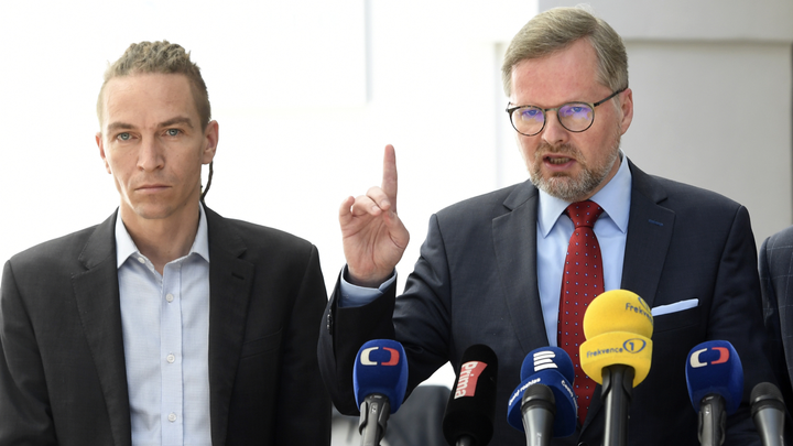 Zvažte případnou milost pro Babiše, vyzvala opozice prezidenta