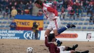 Pavel Novotný (Sparta - Slavia, 2001). Ve Slavii byl dokonce dvakrát. Do Sparty šel přes zahraničí, v roce 2001 se ale z Letné vydal přímo zpět do červenobílých barev. Vicemistr Evropy z roku 1996 má tři tituly se Spartou i jeden ze Slavie. Ligová bilance ve Spartě: 48 zápasů/3 góly. Ligová bilance ve Slavii: 112 zápasů/18 gólů.