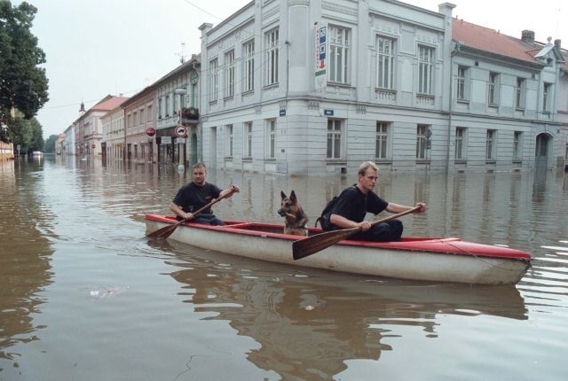 Foto: Povodně v roce 2002/ Povodí Labe / Terezín / ČTK