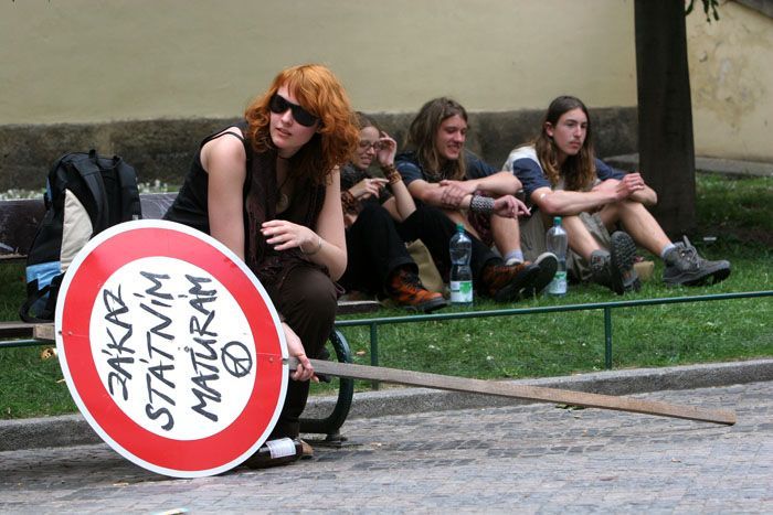 Studenti demostrovali proti státní maturitě