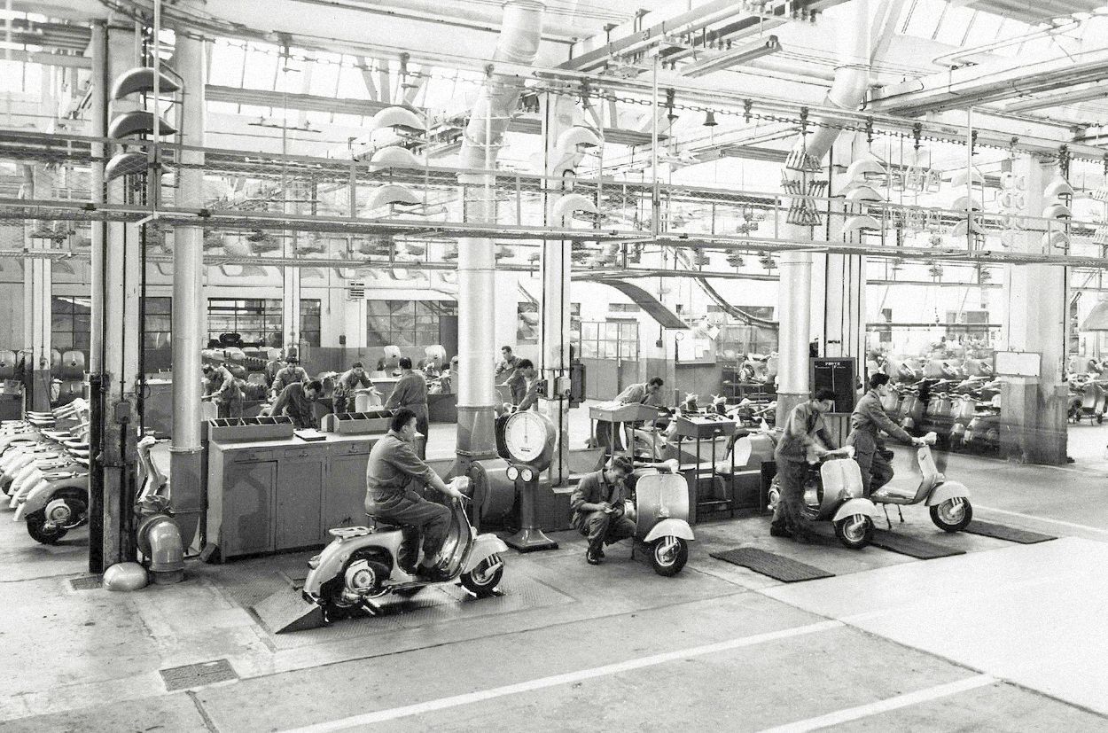 Jednorázové užití / Fotogalerie / Před 75 lety byla založena továrna legendárních italských skútrů Vespa
