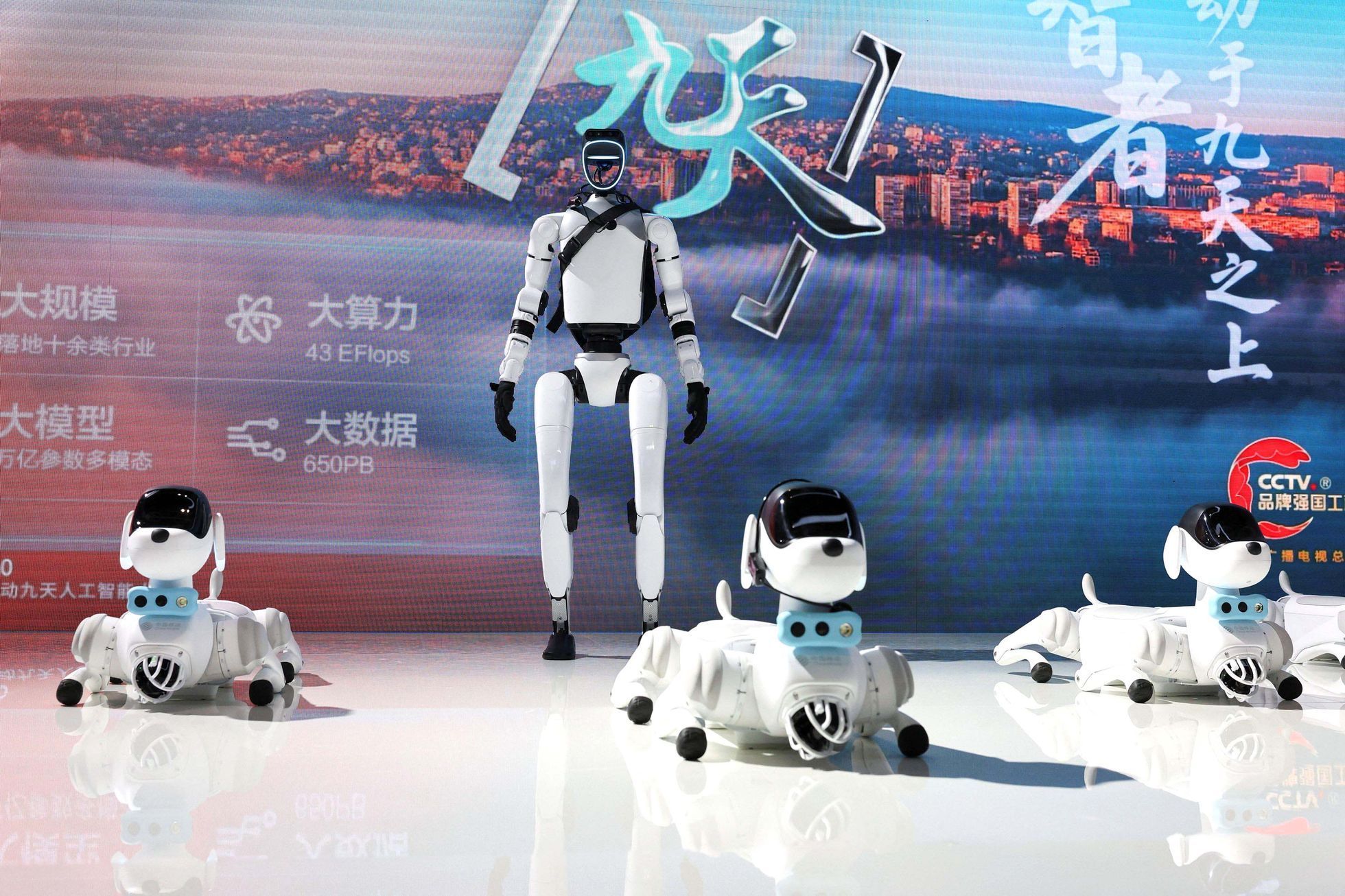 Čína, Peking, robot, výstava, humanoid,
