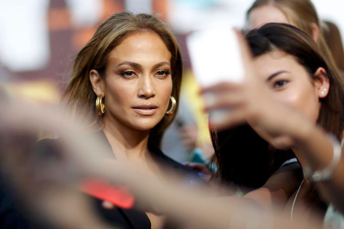 Jennifer Lopez arrives at the 2015 MTV Movie Awards in Los Angeles