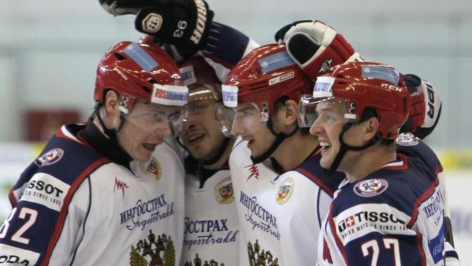 Radost ruských hokejistů po zápase se Švédskem (4:2) v Brně