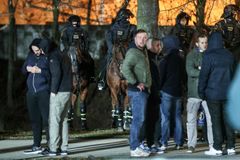 Video: Fanoušci Záhřebu v Plzni napadli i policisty, chtěli se protlačit na stadion
