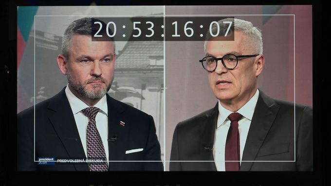 Kandidáti na slovenského prezidenta v předvolební debatě na TV Markíza. Vlevo je Peter Pellegrini, vpravo Ivan Korčok.