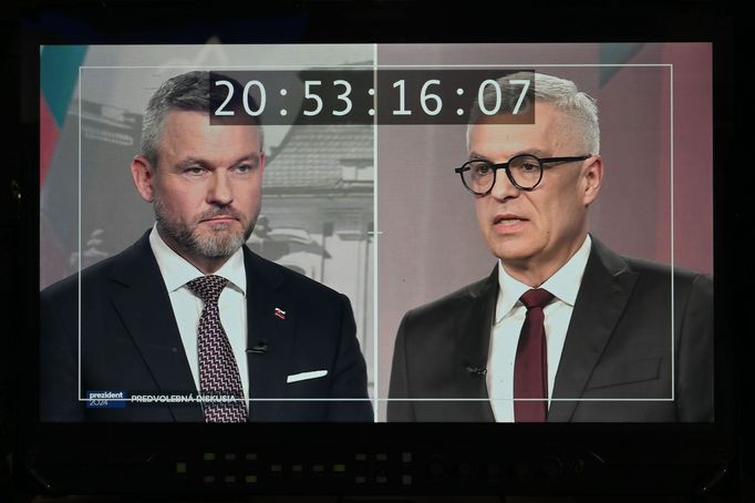 Kandidáti na slovenského prezidenta v předvolební debatě na TV Markíza. Vlevo je Peter Pellegrini, vpravo Ivan Korčok.