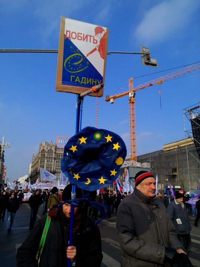 "Doražte tu mrchu!" Evropskou unii nemají demonstranti v lásce.