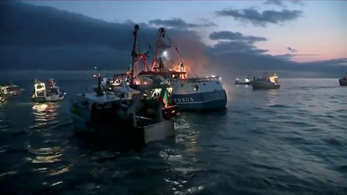 Britští a francouzští rybáři se střetli v Seinském zálivu kvůli lovu mušlí svatého Jakuba.