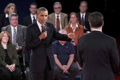 Obama si vzal boxerské rukavice Bushe, Romney krvácel