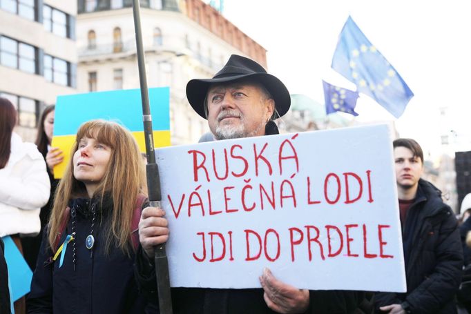 Demonstrace na Václavském náměstí. Praha, 27. 2. 2022