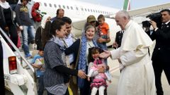 Papež František vítá v Římě uprchlíky