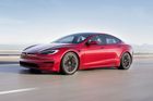 Přelomové rozhodnutí soudu: Řidič nedával pozor, za tragickou nehodu ale může Tesla