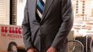 Ike Barinholtz jako Jeb Stuart Magruder.