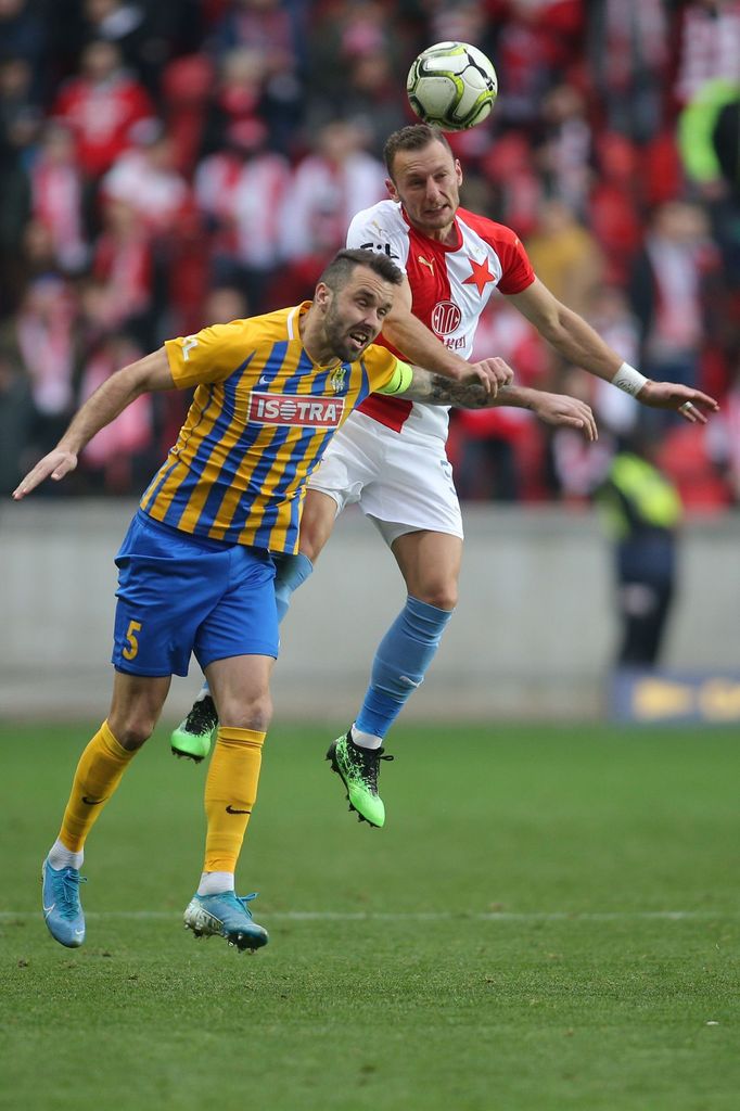 Jan Zídek a Vladimír Coufal v zápase 22. kola Slavia - Opava