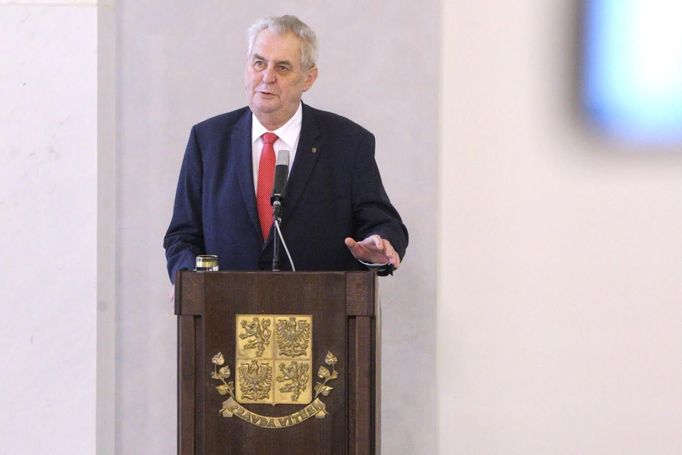 Miloš Zeman oznámil svou kandidaturu na prezidenta.