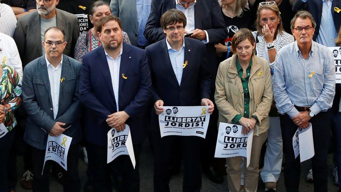 Carles Puigdemont na demonstraci v Barceloně.