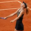 Maria Šarapovová se raduje z postupu do semifinále French Open